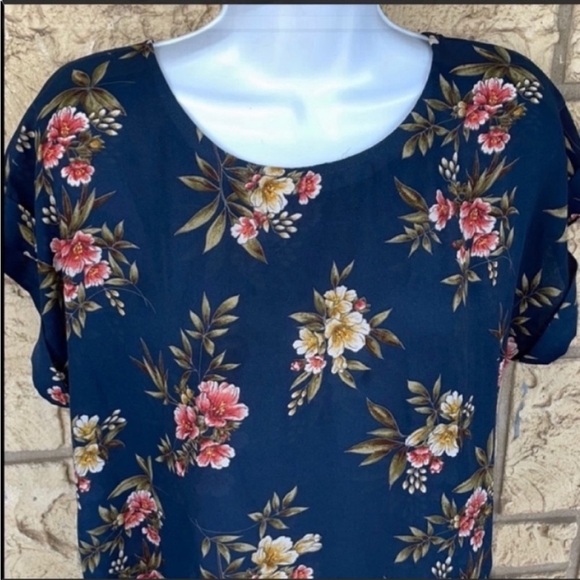 Forever 21 floral top flow loose fit Blouse Small - Picture 3 of 11